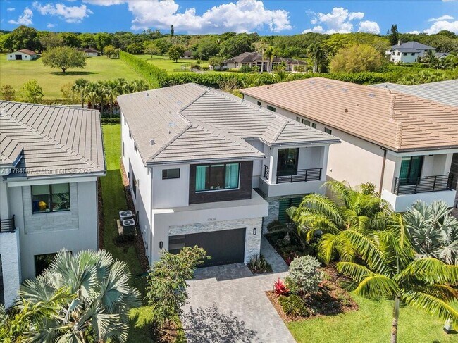 Foto del edificio - 17628 Sparkling River Rd