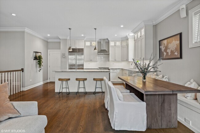 Foto del edificio - 3808 N Kenmore Ave