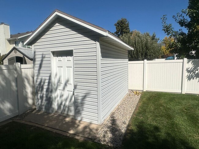 Foto del edificio - Desirable Kaysville Area/ 5 Bedroom Home