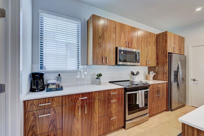 Building Photo - 2 bedroom, 2 bathroom Condo