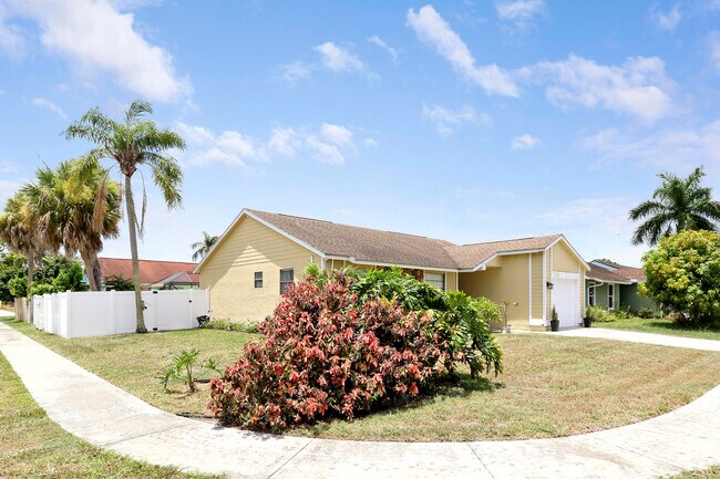 Building Photo - 108 Greenbriar Dr
