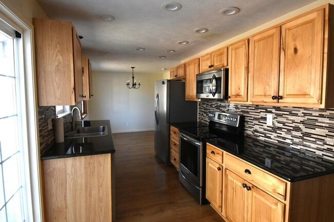 Building Photo - 5819 Southgate Dr