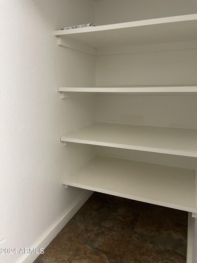 Foto del edificio - 6014 N 79th St