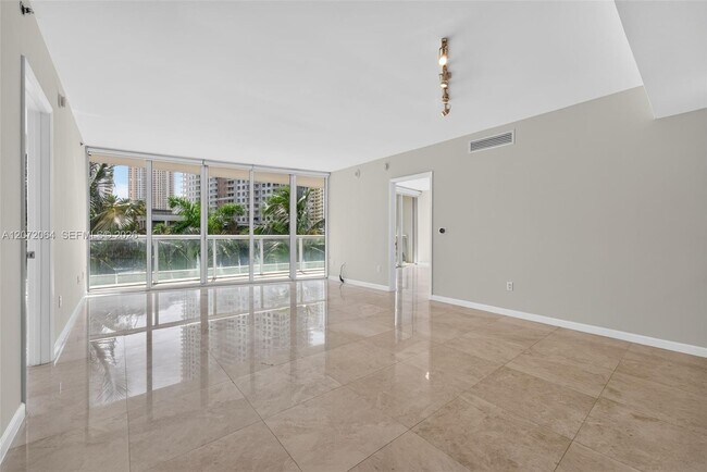 Foto del edificio - 465 Brickell Ave
