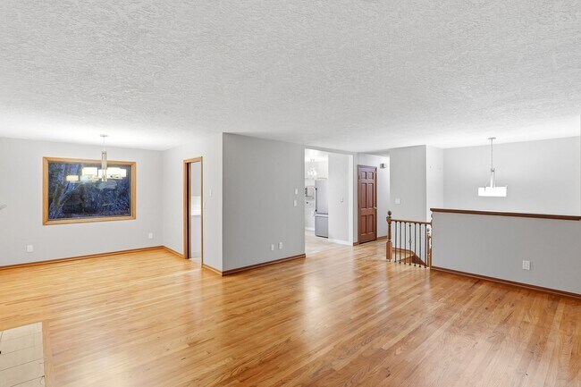 Foto del edificio - Charming Lake Oswego Home on Large Corner Lot – 3BR, 2.5BA + Bonus Room