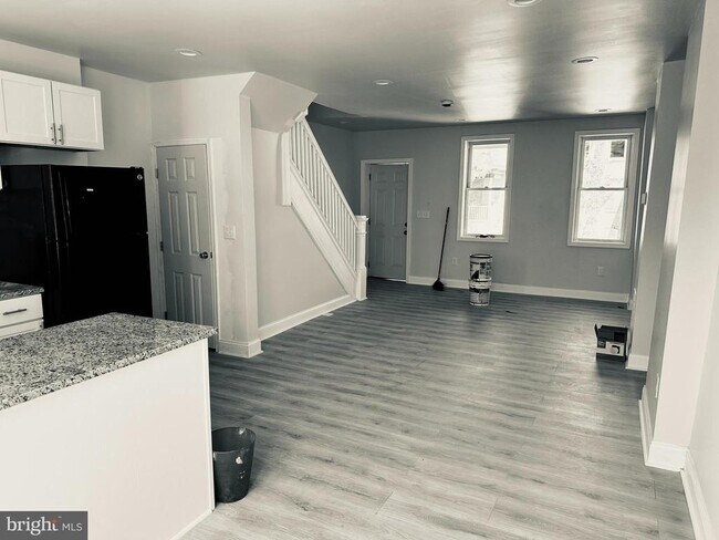 Foto del edificio - 2711 Lauretta Ave