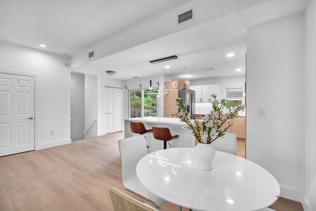 Foto del edificio - 477 NE 1st St