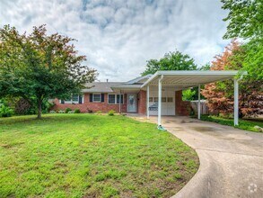 Building Photo - 1220 Columbia Ct