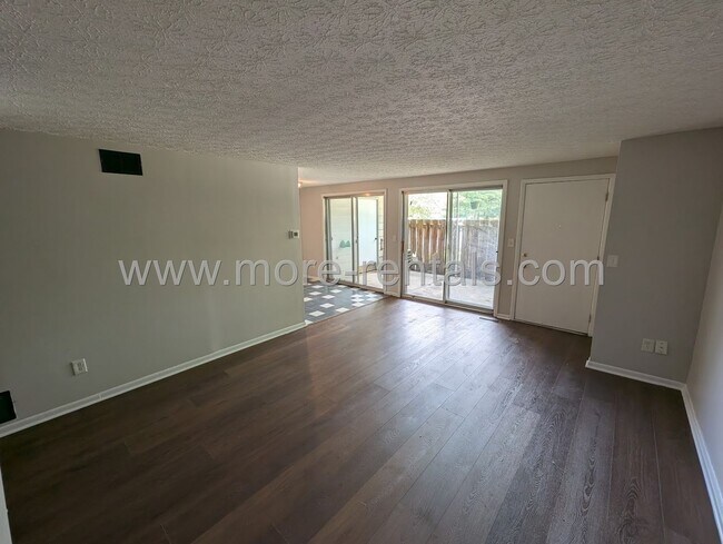 Foto del edificio - 2440 Burgandy Ln