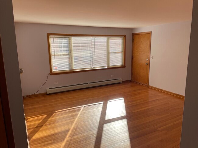 Nice blinds! - 2422 N 77th Ave