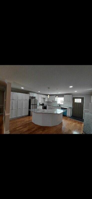 Foto del edificio - 134 River Rd