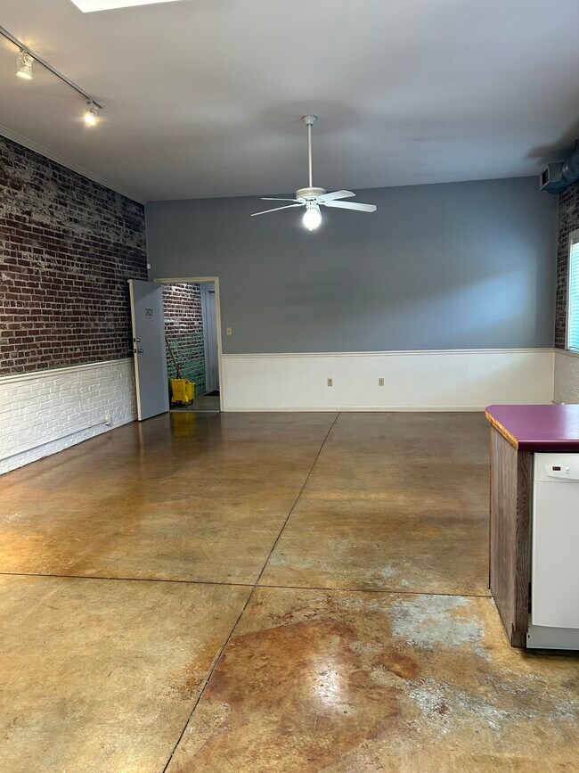 Sala de estar - 505 S Main St