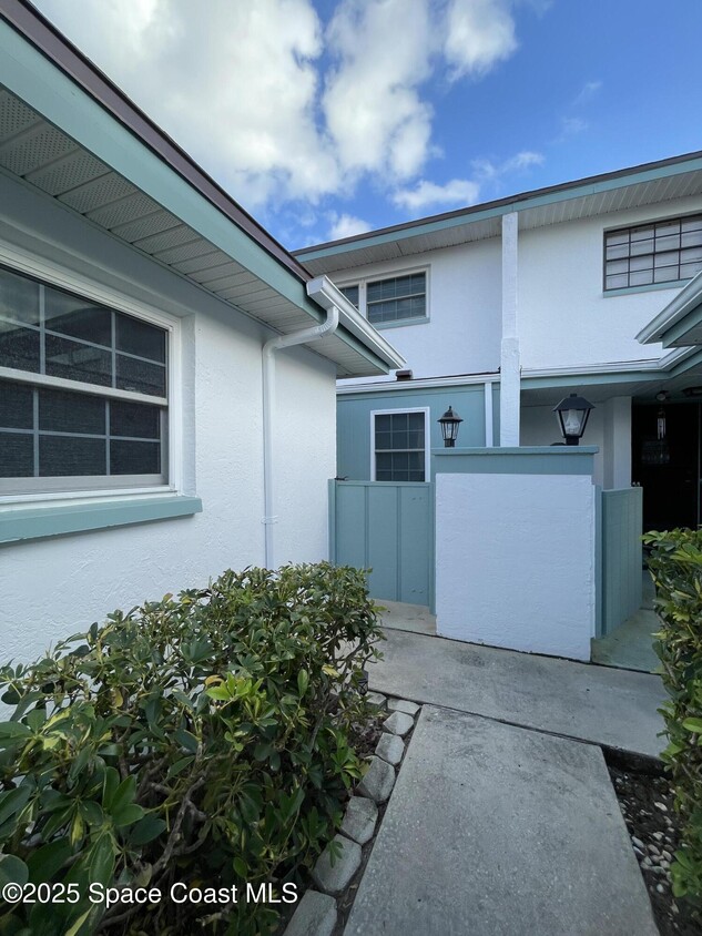 Primary Photo - 249 Kings Way