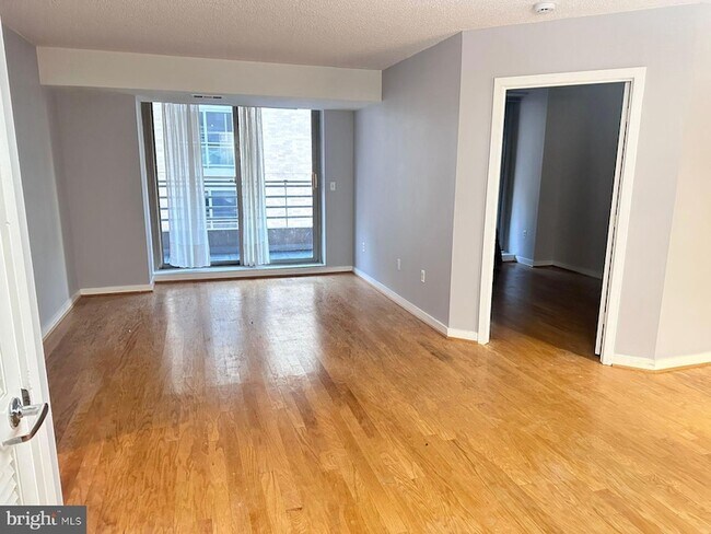 Foto del edificio - 1275 25th St NW