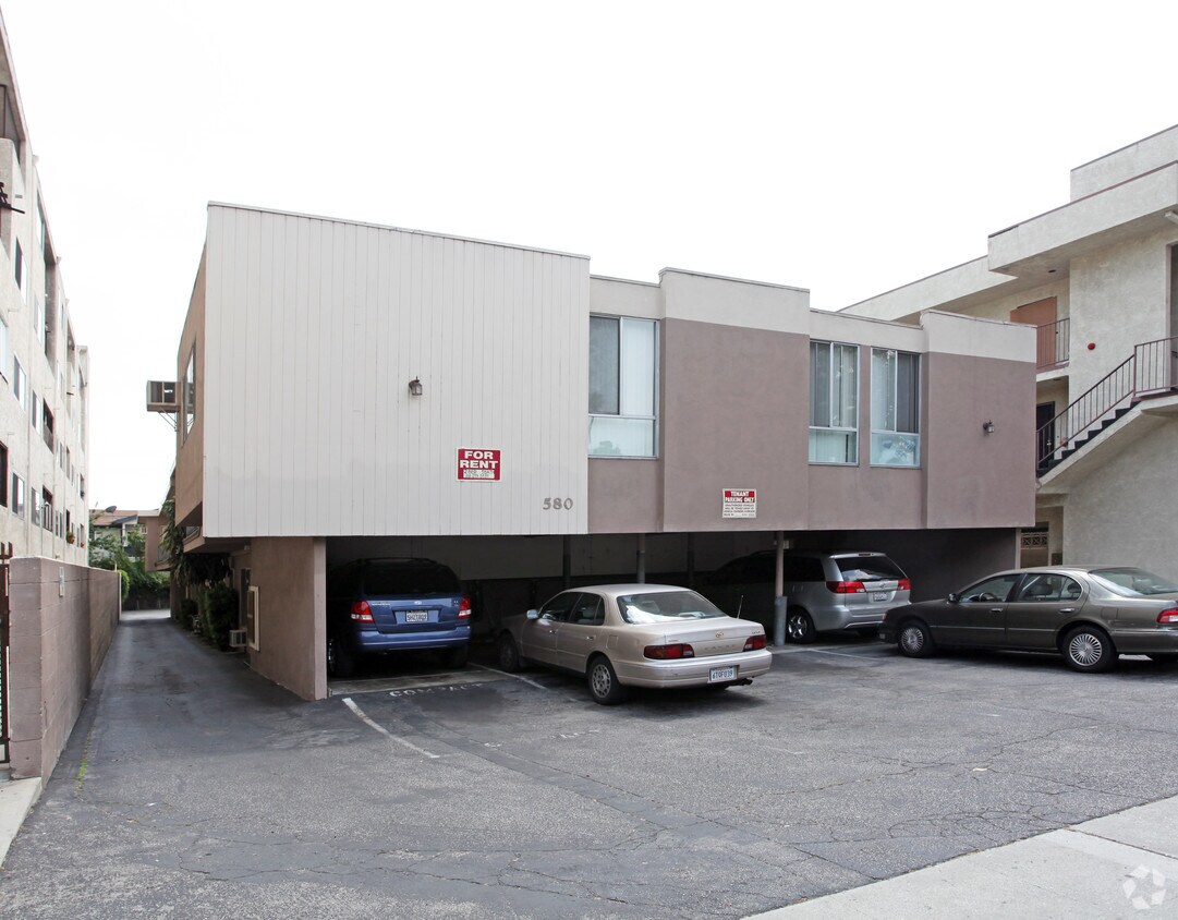Building Photo - 580 W Stocker St