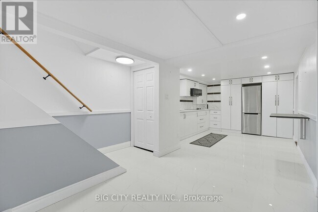 Building Photo - 7 Armitage Dr