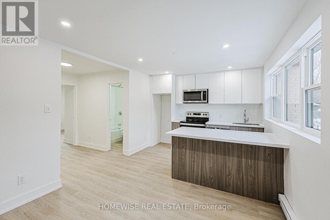 Building Photo - 100 Liberty St N