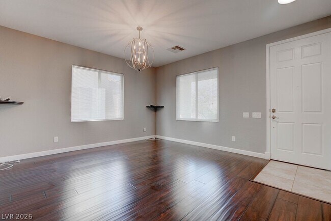 Foto del edificio - 2589 Chateau Clermont St