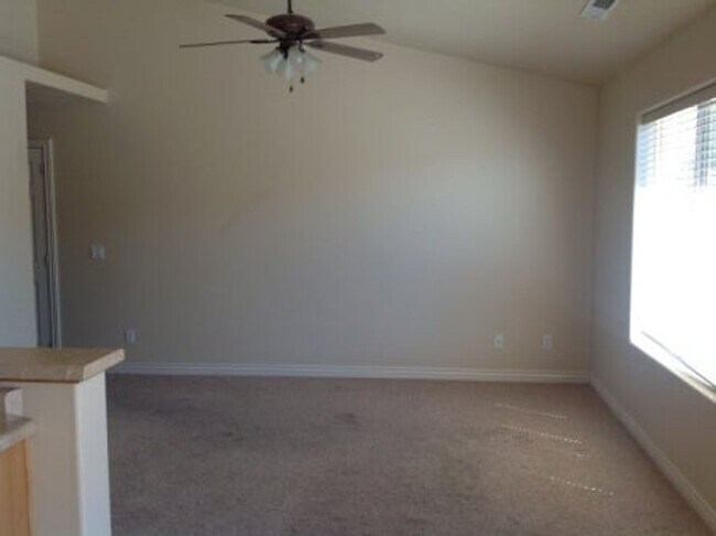 Foto del edificio - 3 Bedroom 2 Bathroom House