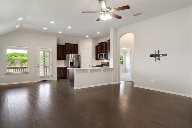 Building Photo - 1008 Goldilocks Ln