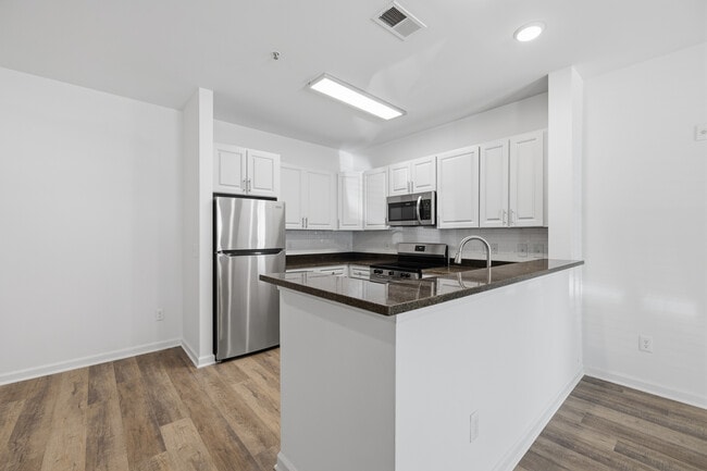Building Photo - White Oak