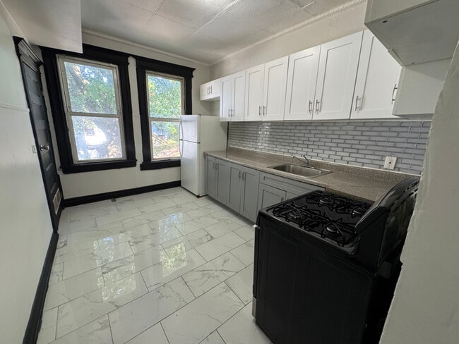 Building Photo - 45 Treacy Ave