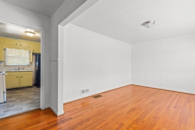 Building Photo - 4010 Emerald Lake Dr