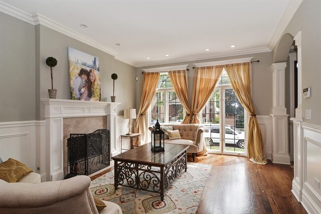 Foto del edificio - 4046 N Troy St