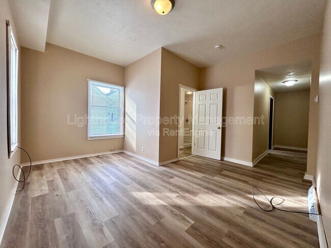 Foto del edificio - 514 E Center St