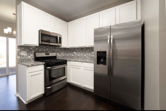 Foto del edificio - 4036 Blackstone Dr