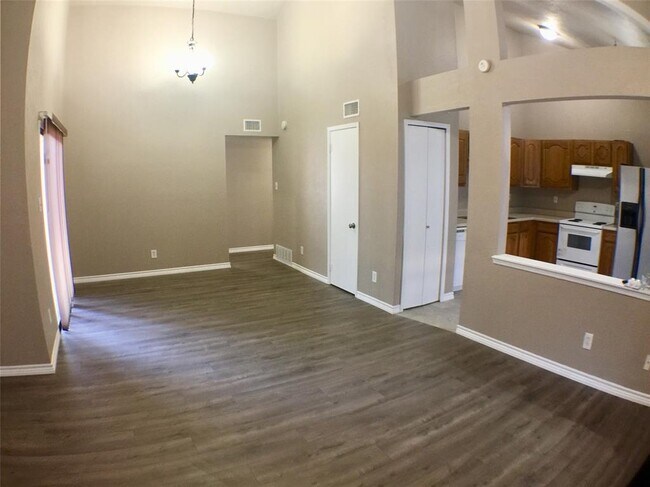 Foto del edificio - 16 Brewster Ct