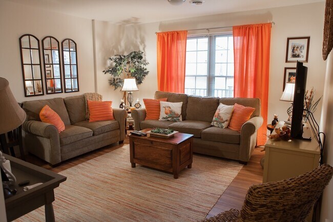 Living Room View 2 - 130 S Arch St