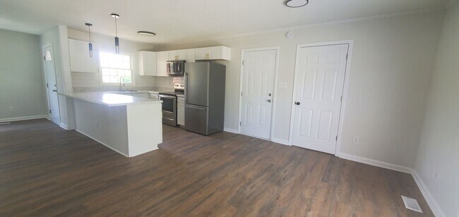 Foto del edificio - 483 Warmsprings Dr