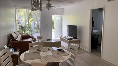 Building Photo - 1651 NE 115th St