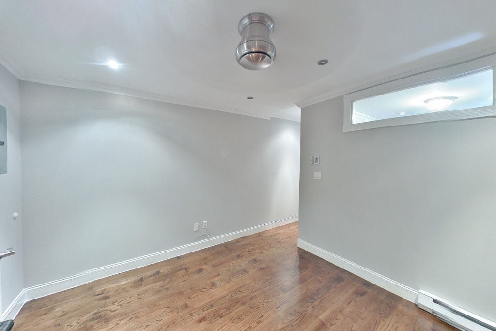 Foto principal - 120 E 102nd St