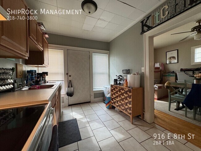 Foto del edificio - 916 E 8th St