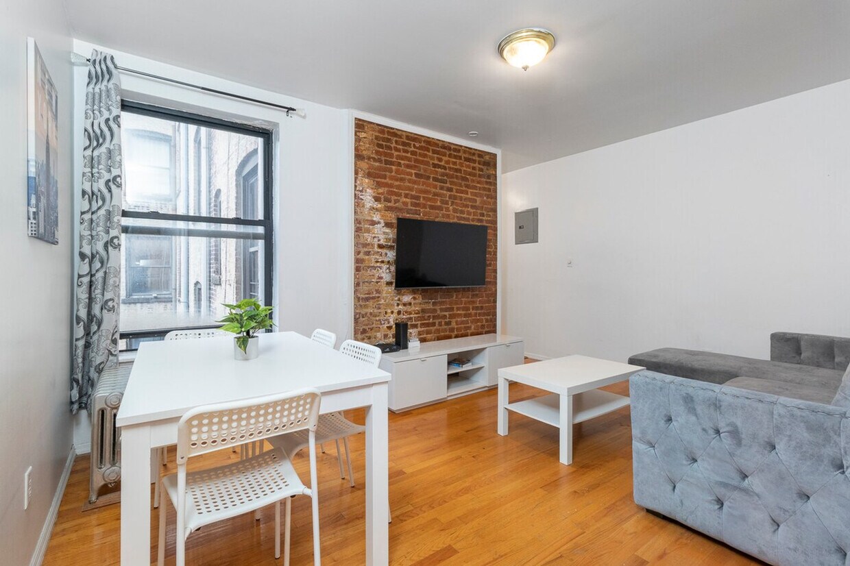 Foto principal - 1794 1st Ave