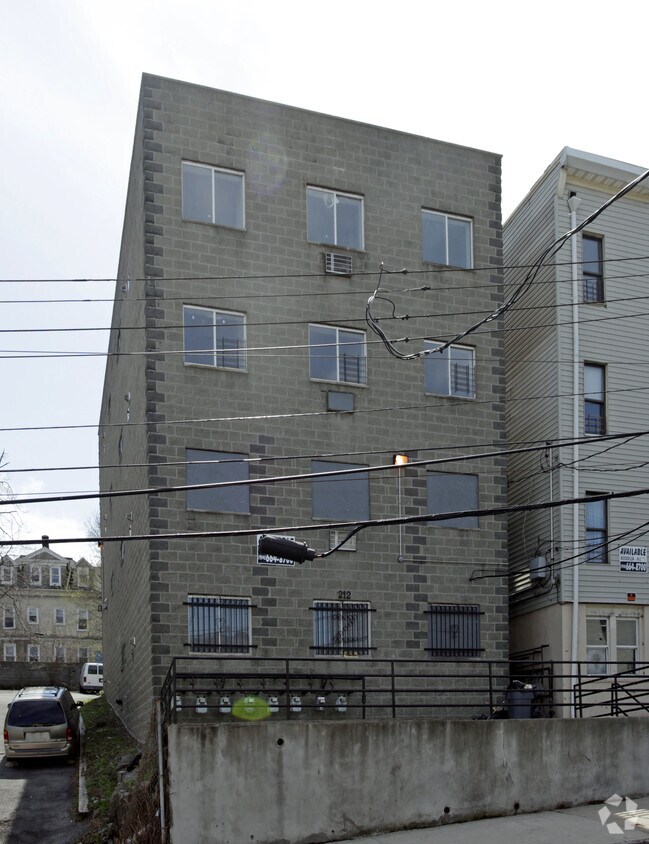 Primary Photo - 212 Washington St
