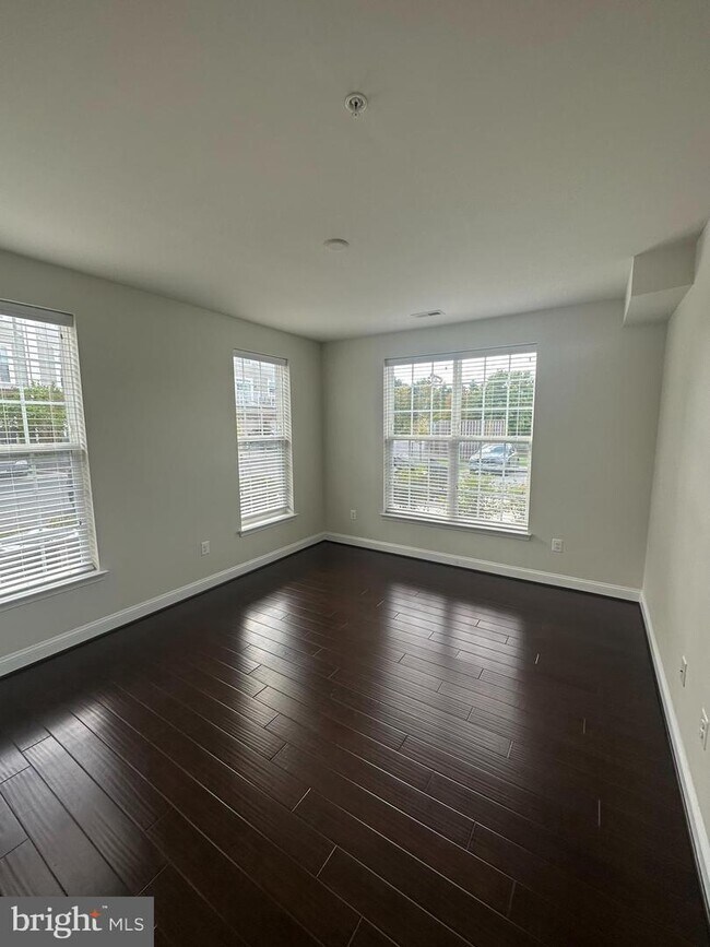 Building Photo - 3835 Doc Berlin Dr