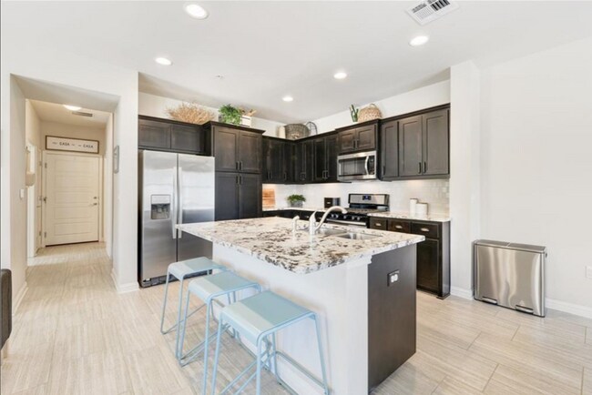 Foto del edificio - 13800 Lyndhurst St