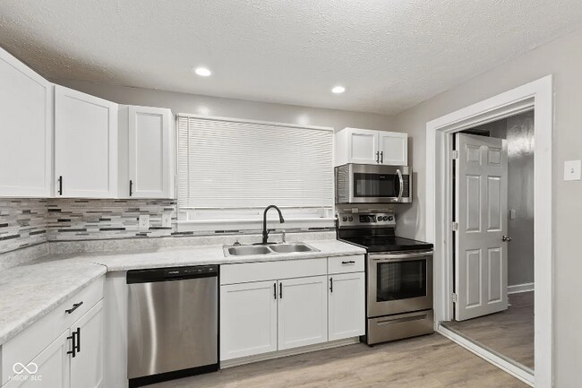 Foto del edificio - 734 Parkway Ave