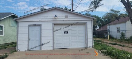 Building Photo - 509 SE 13th Ave