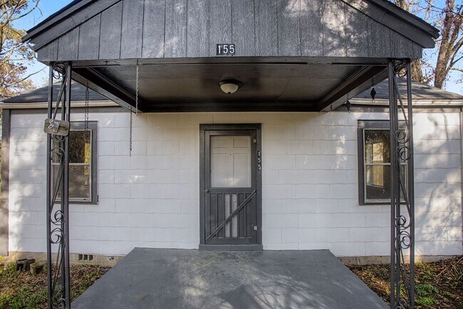 Foto del edificio - Move-In Ready Home with Hardwood Floors & Detached Workshop