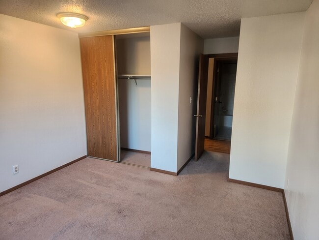 Building Photo - 4 Pine Tree Dr