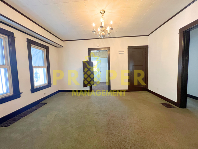 Foto del edificio - 2 bedrooms 1 bathroom house