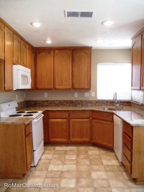 Building Photo - 4704 Vista Grande Dr
