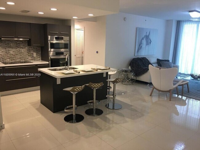 Foto del edificio - 7751 NW 107th Ave