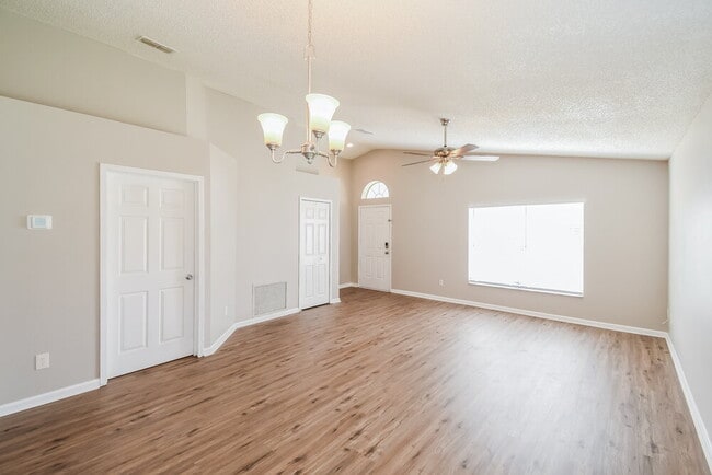 Building Photo - 3306 Lake Effie Ct N
