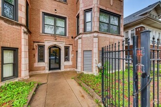 Building Photo - 1349 W 81st St