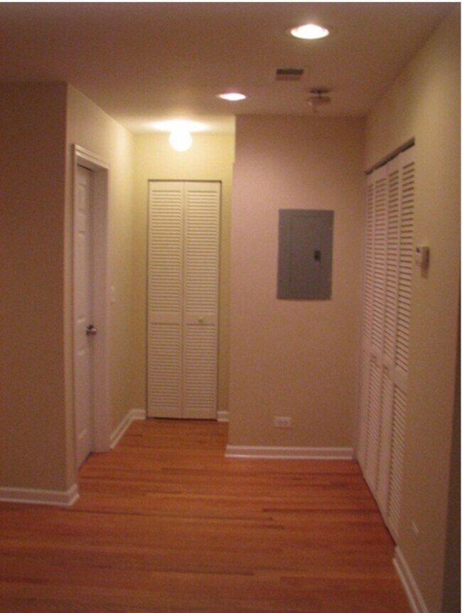 Foto del edificio - 5953 N Kenmore Ave